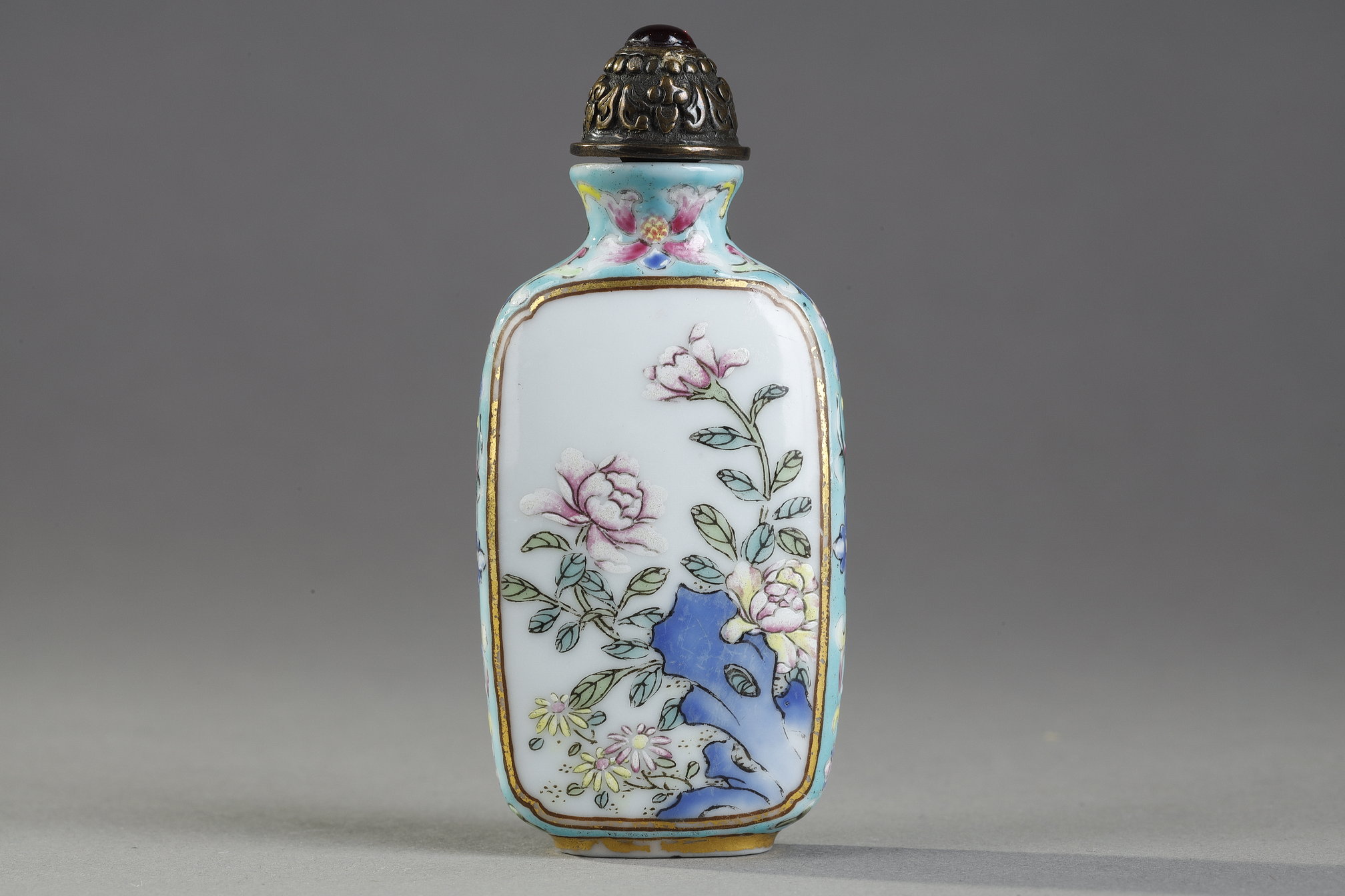 Porcelain snuff bottle